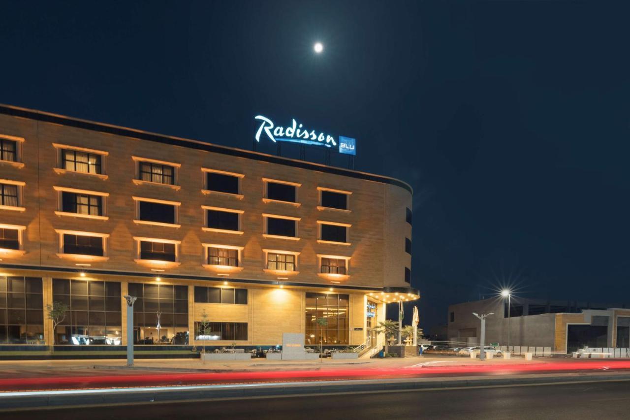 Radisson Blu Hotel, Бурайда Экстерьер фото