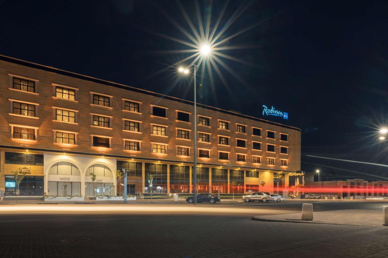 Radisson Blu Hotel, Бурайда Экстерьер фото