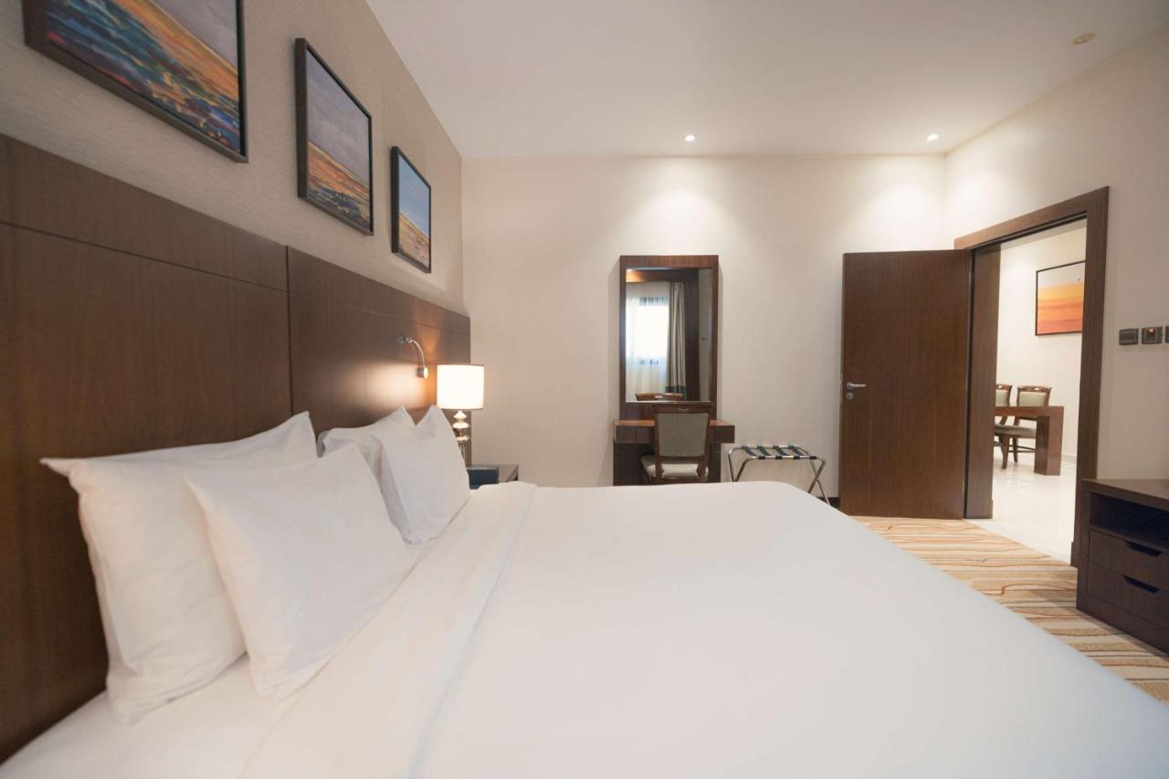 Radisson Blu Hotel, Бурайда Экстерьер фото