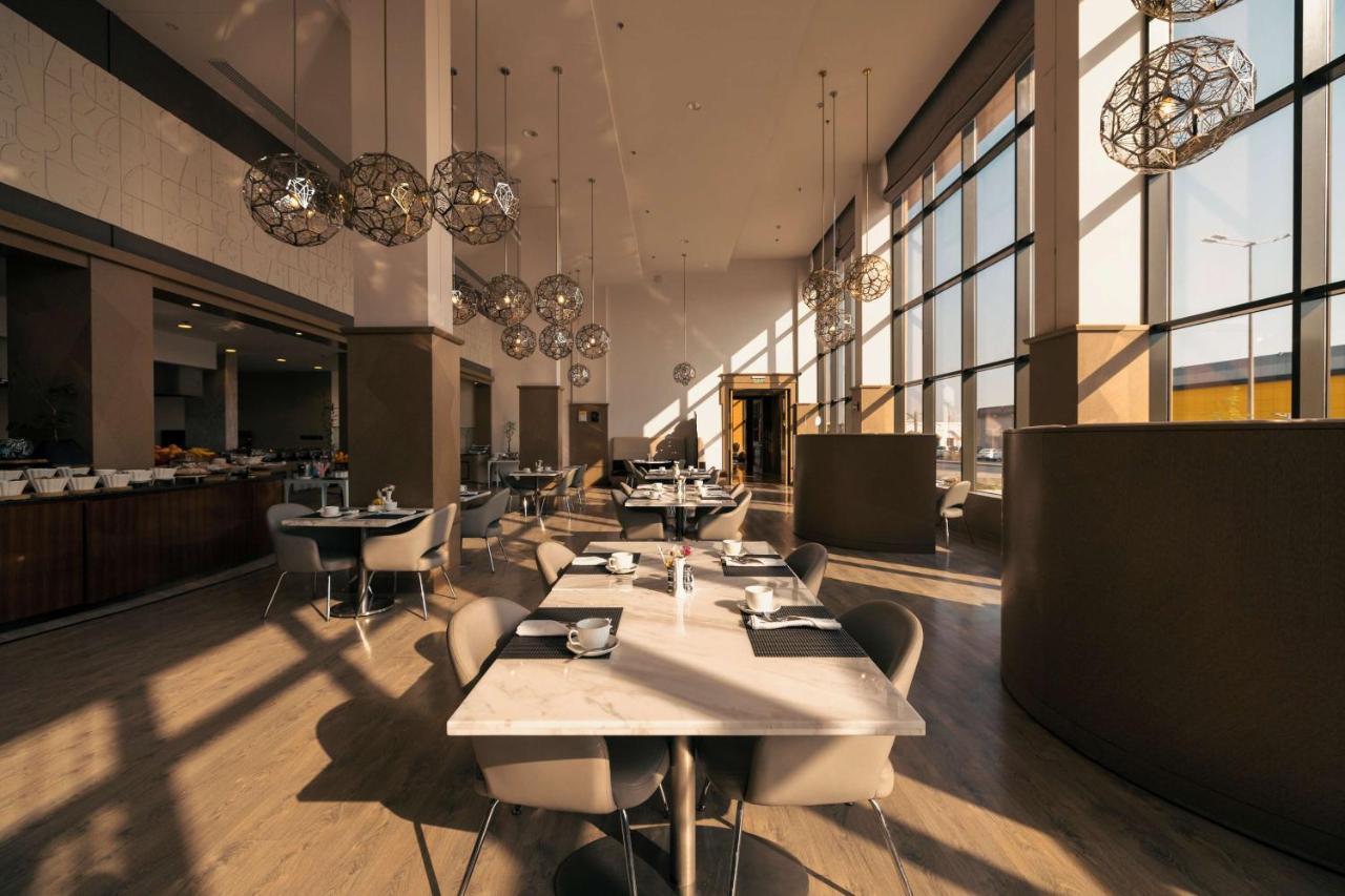 Radisson Blu Hotel, Бурайда Экстерьер фото