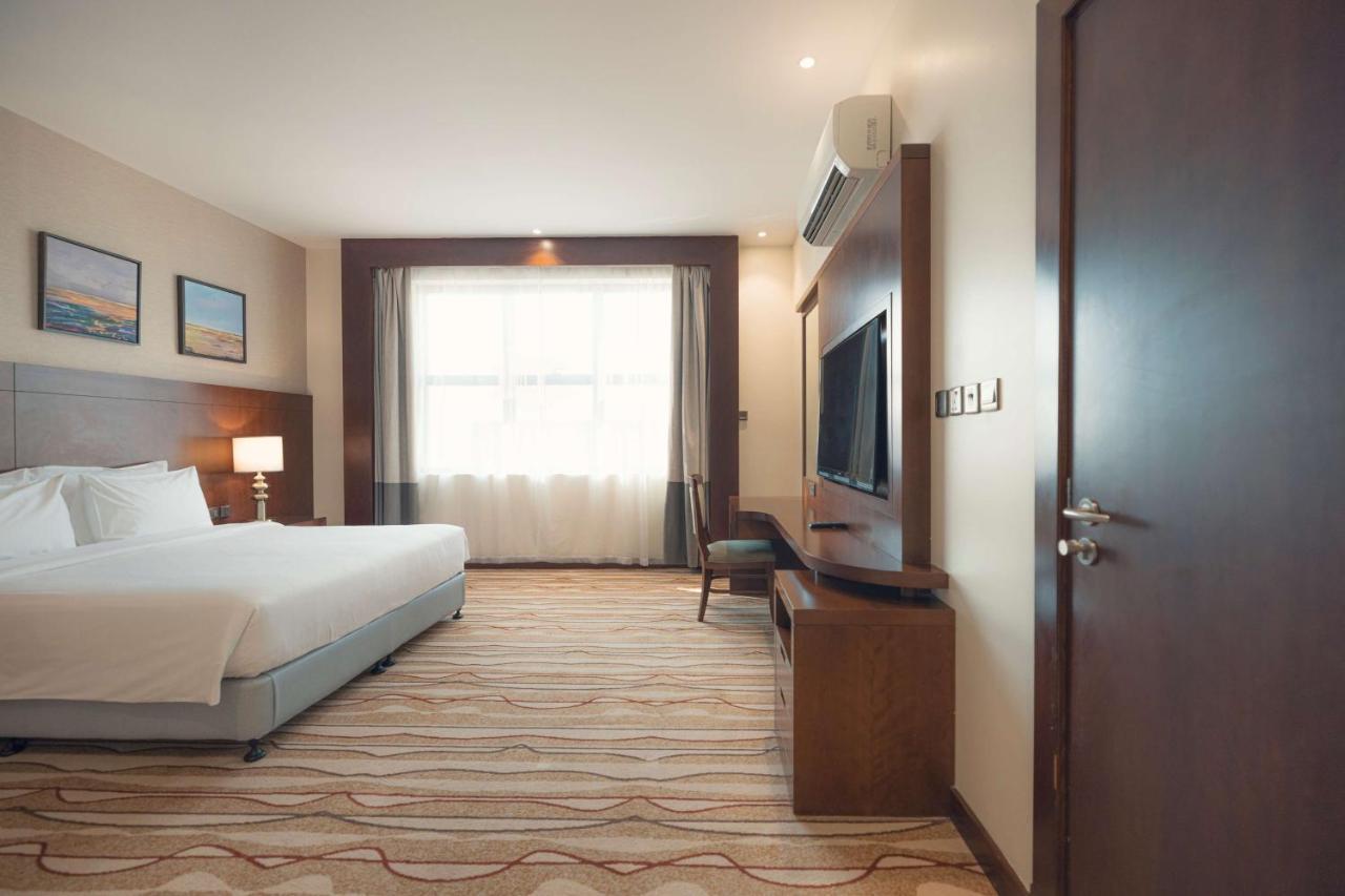 Radisson Blu Hotel, Бурайда Экстерьер фото