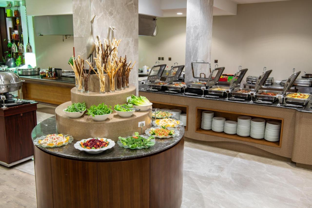 Radisson Blu Hotel, Бурайда Экстерьер фото